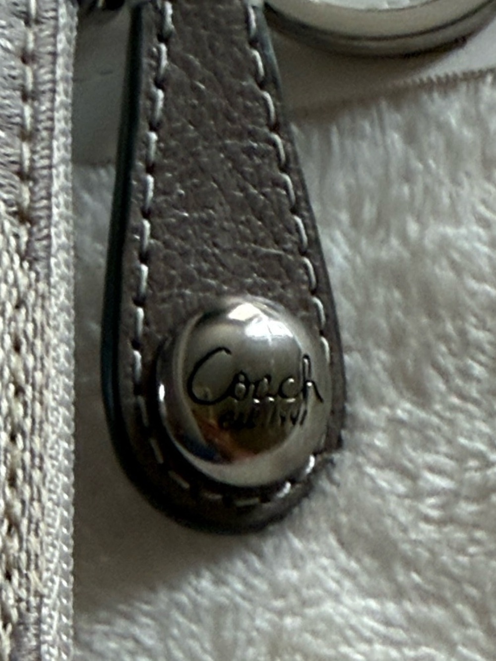 Signature Coach Mini Skinny Case - Picture 3 of 8